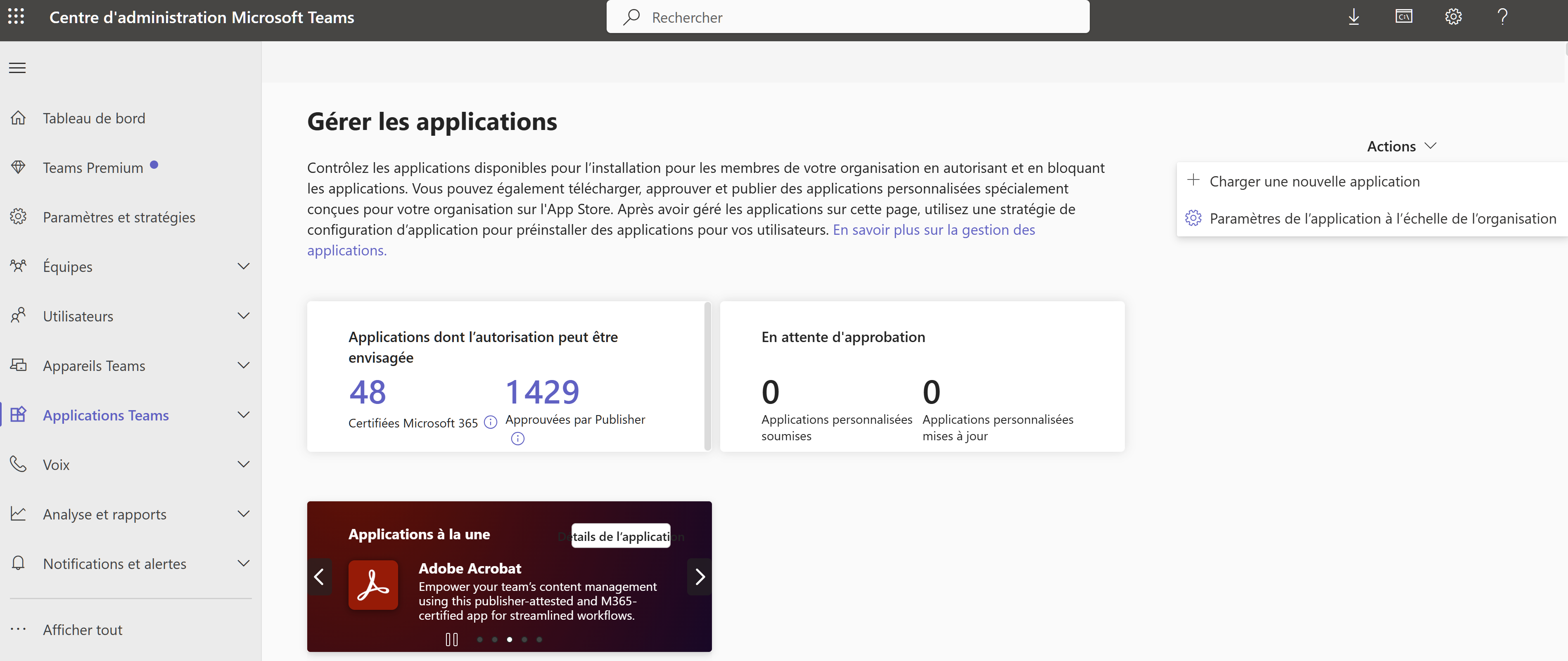Teams Admin Center showing Manage apps page with Upload a custom app button highlighted